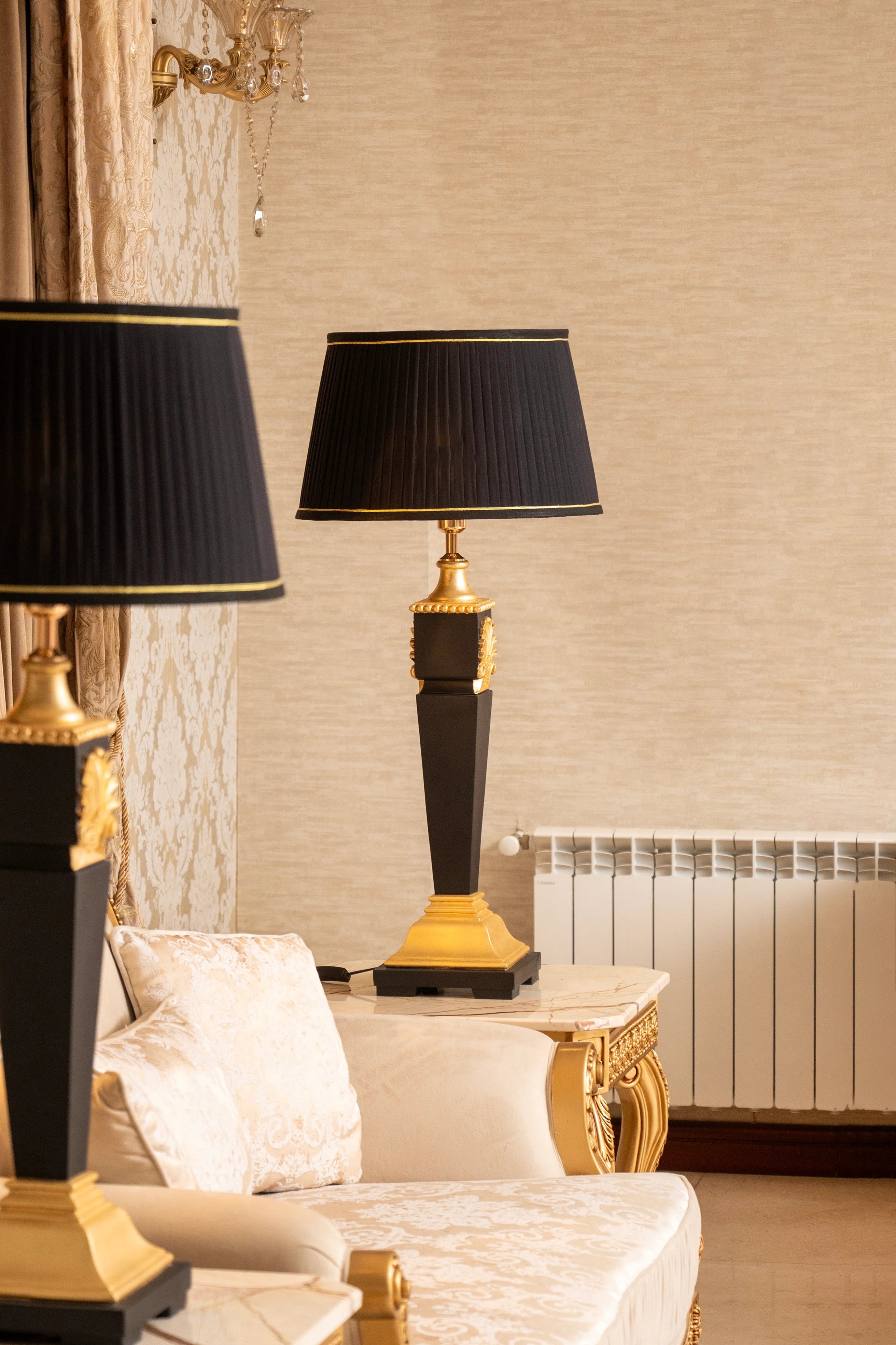 The Empire Noir | Hand-Sculpted Resin Trendy Table Lamp