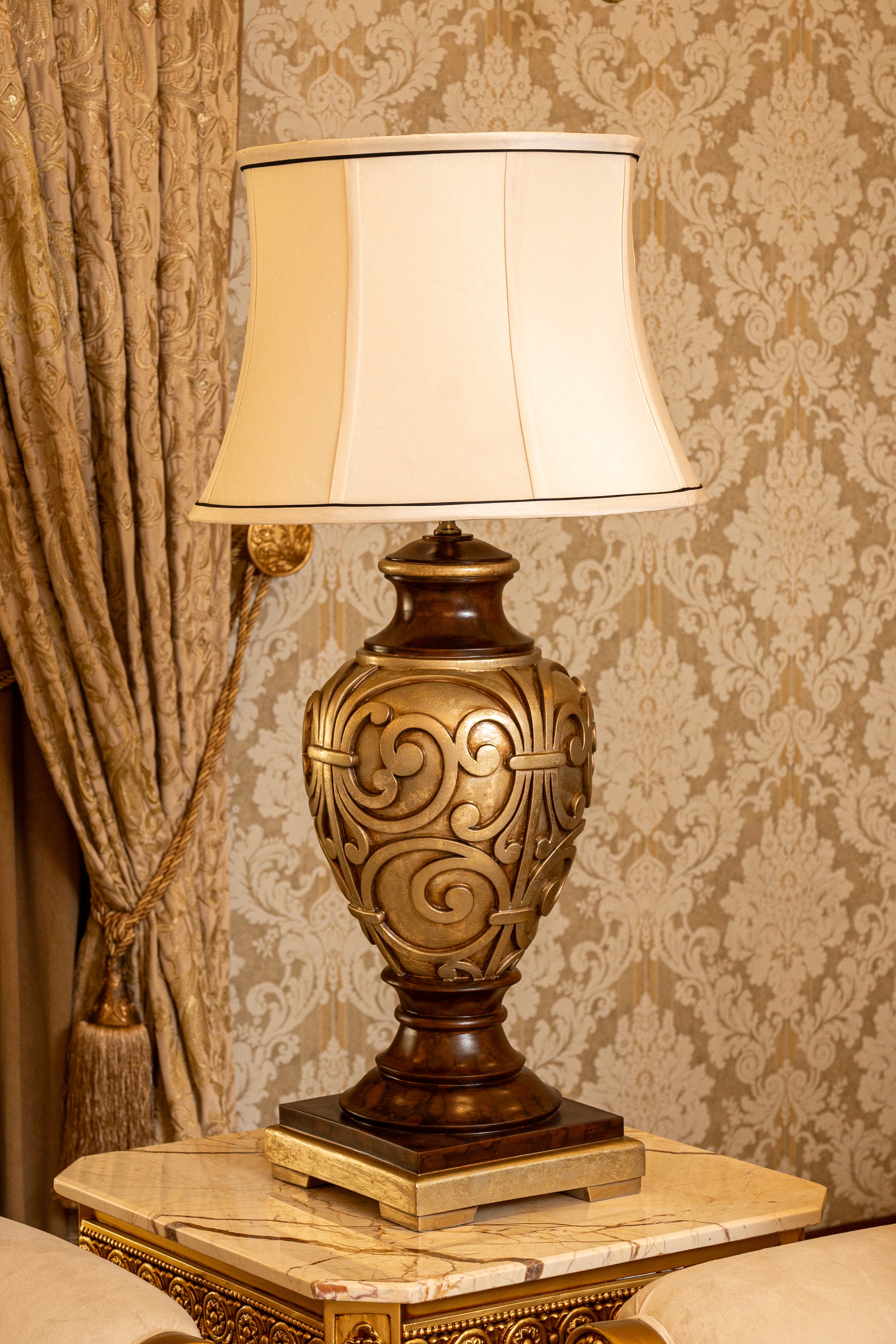 Antique Urn Traditional Table Lamp