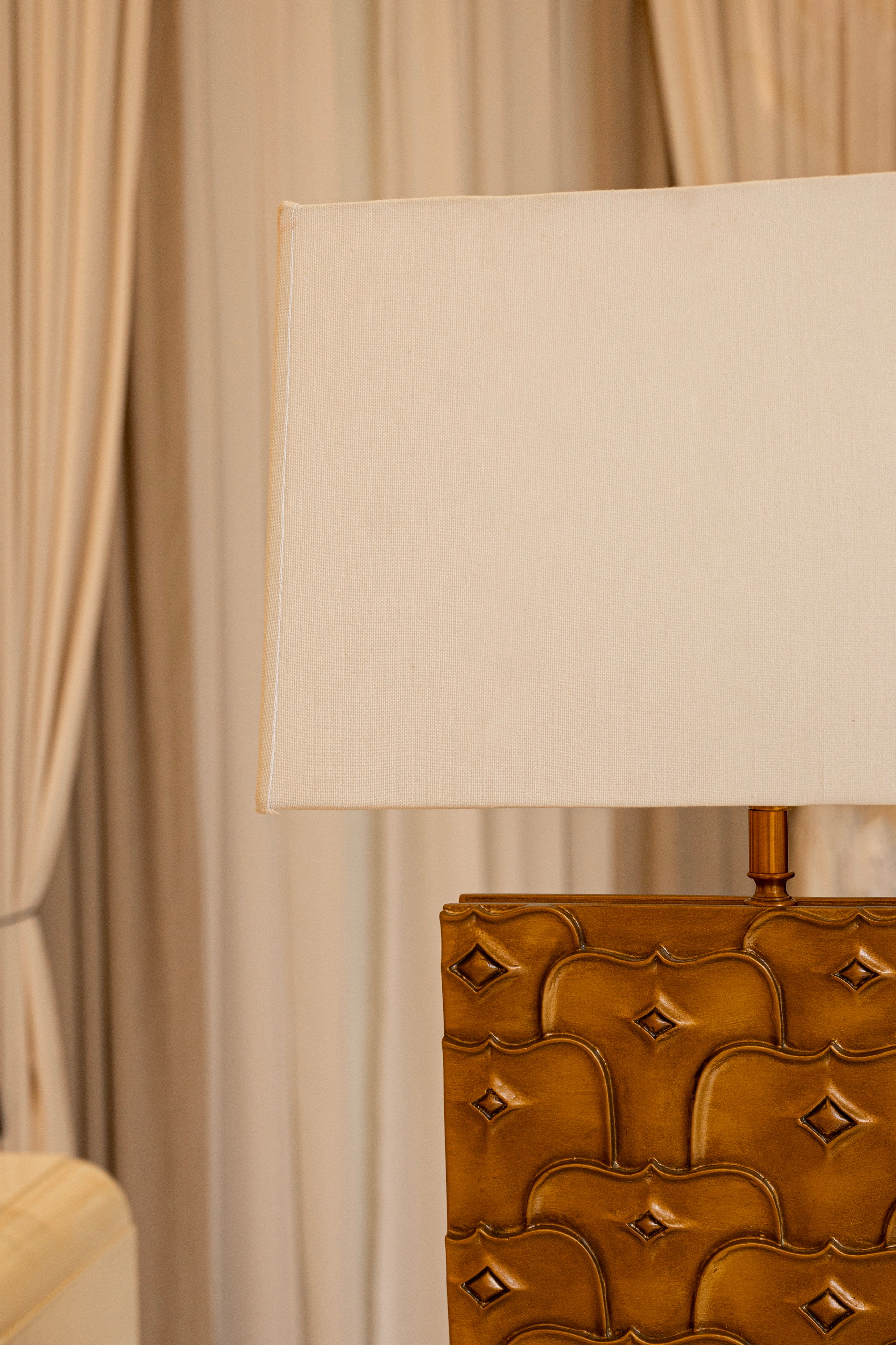 Golden Mosaic Trendy Resin Table Lamp
