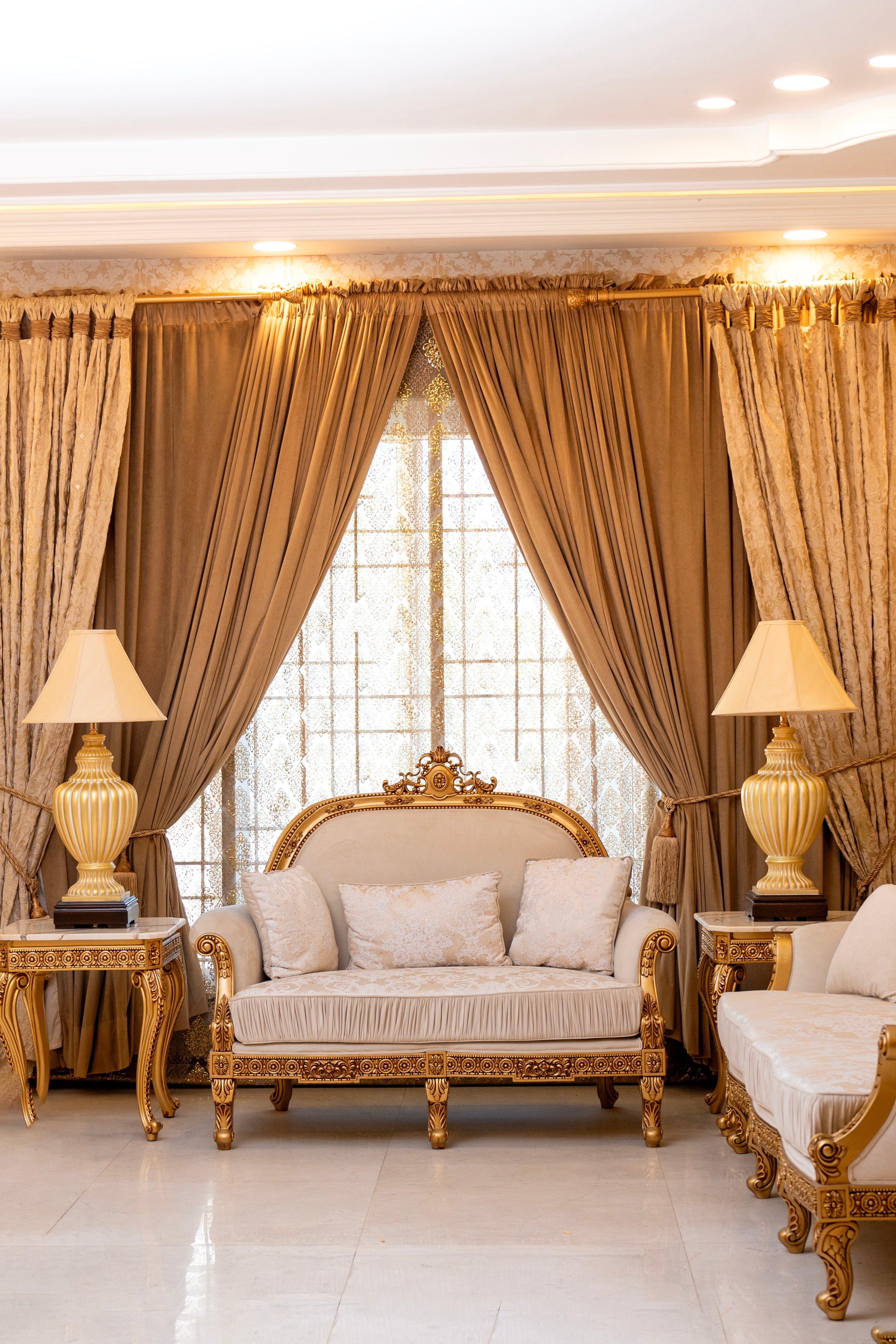 Rustic Chalice Gold Traditional Table Lamp