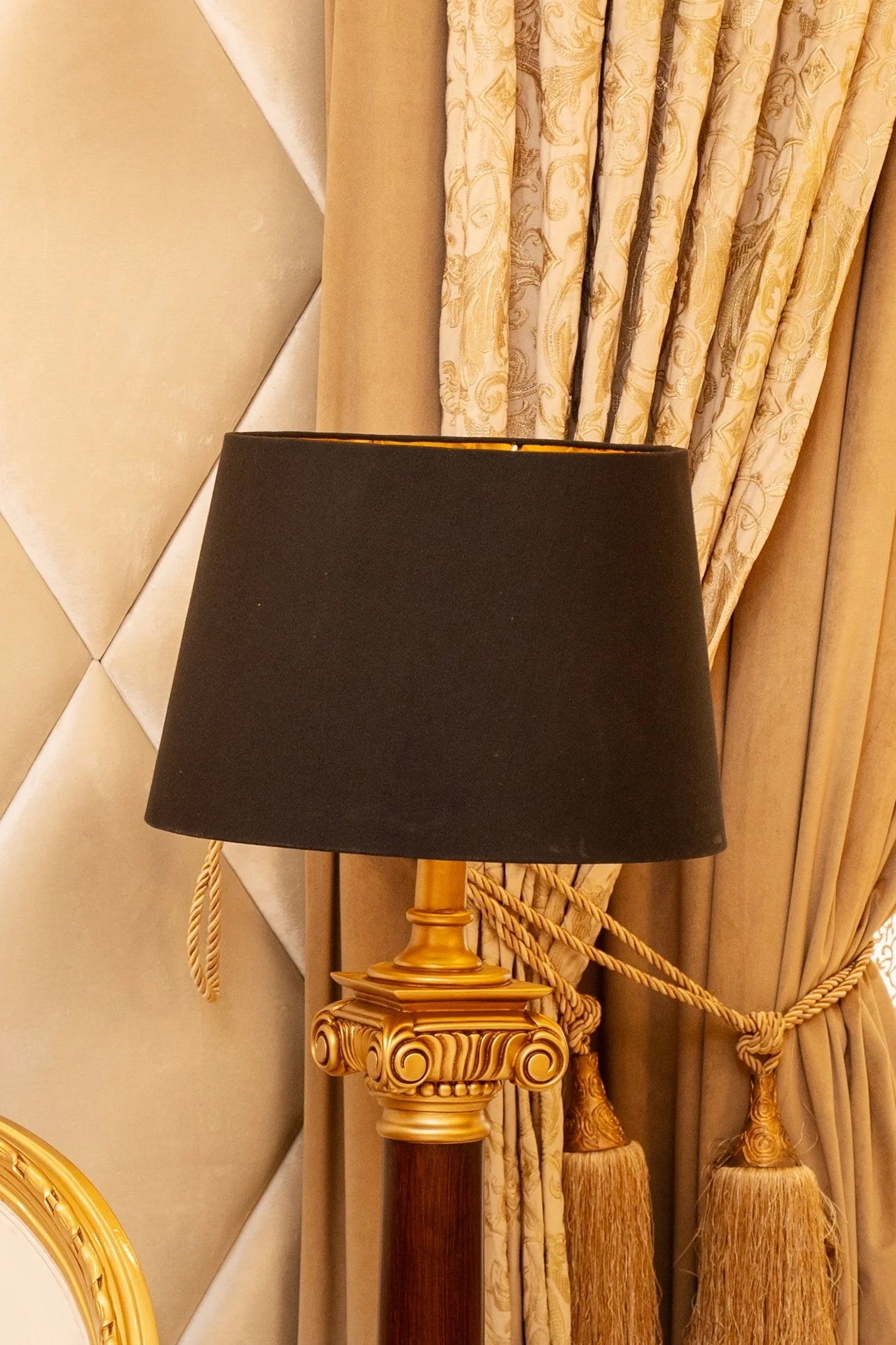 The Noir Spire | Classic Resin Floor Lamp Decorahaus Floor Lamp Decorahaus
