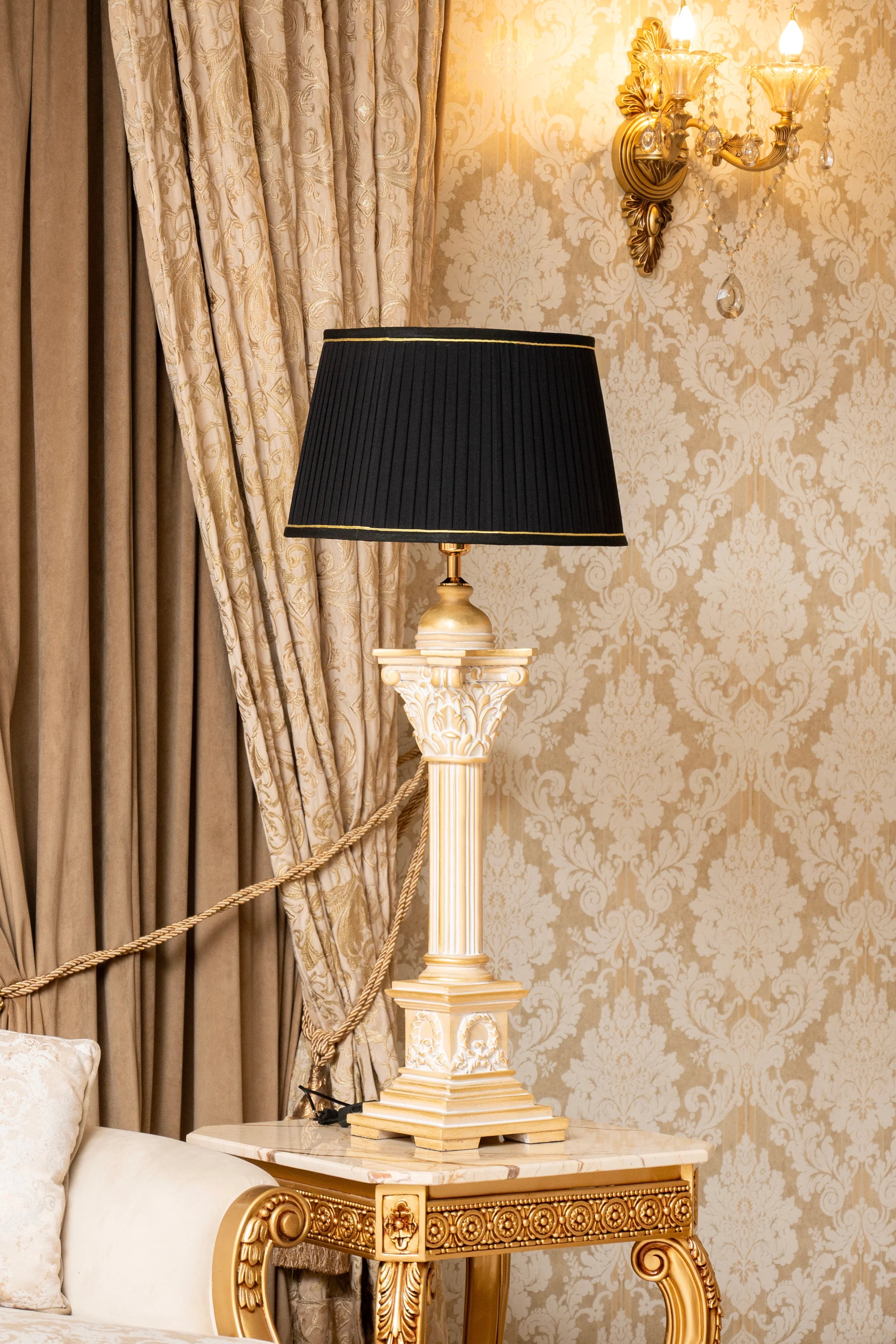 Imperial Noir | Hand-Sculptured Neoclassical Resin Table Lamp
