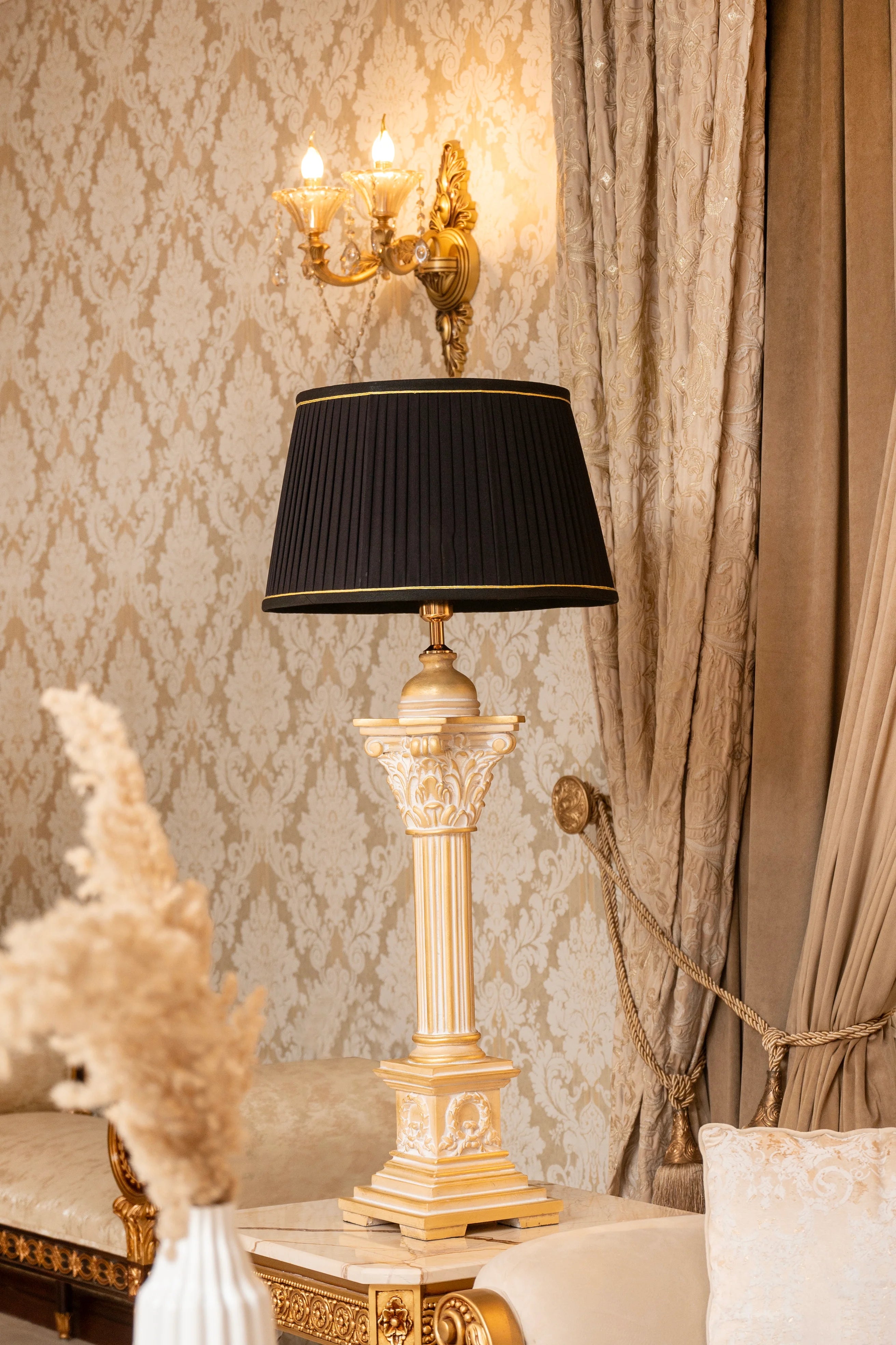 Imperial Noir | Hand-Sculptured Neoclassical Resin Table Lamp