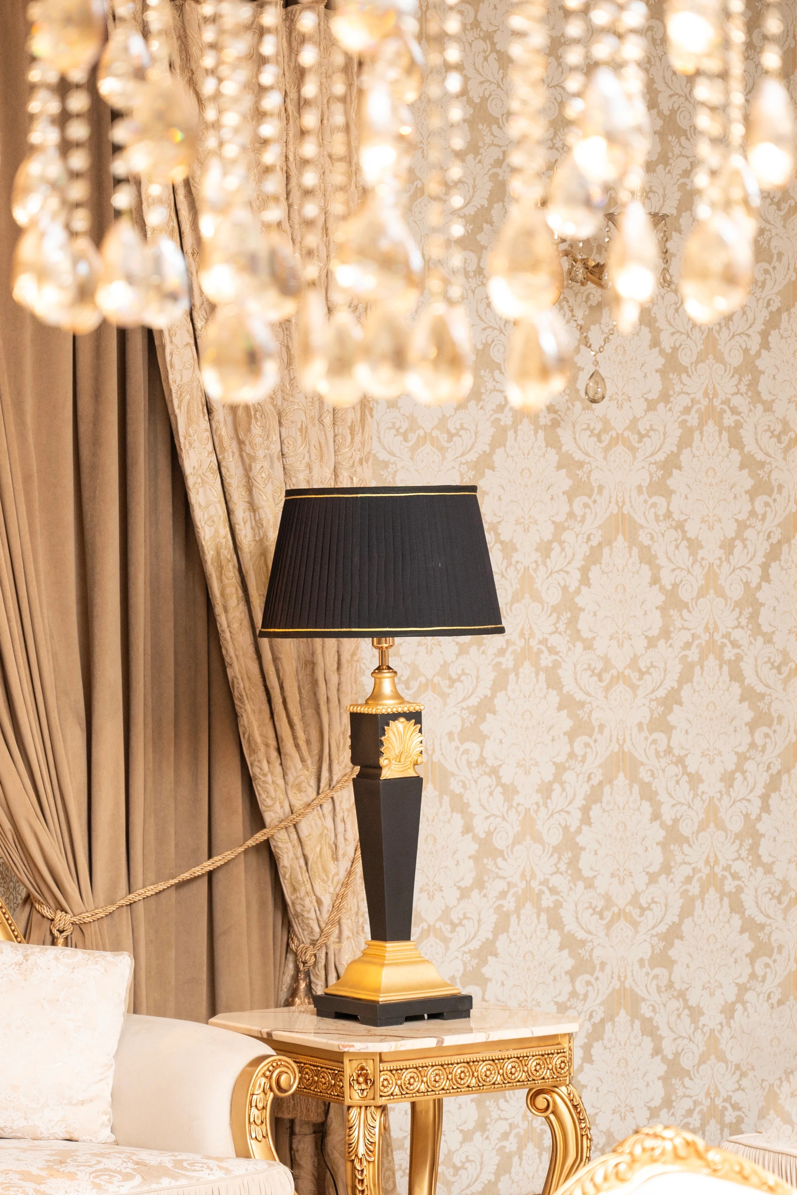 The Empire Noir | Hand-Sculpted Resin Trendy Table Lamp