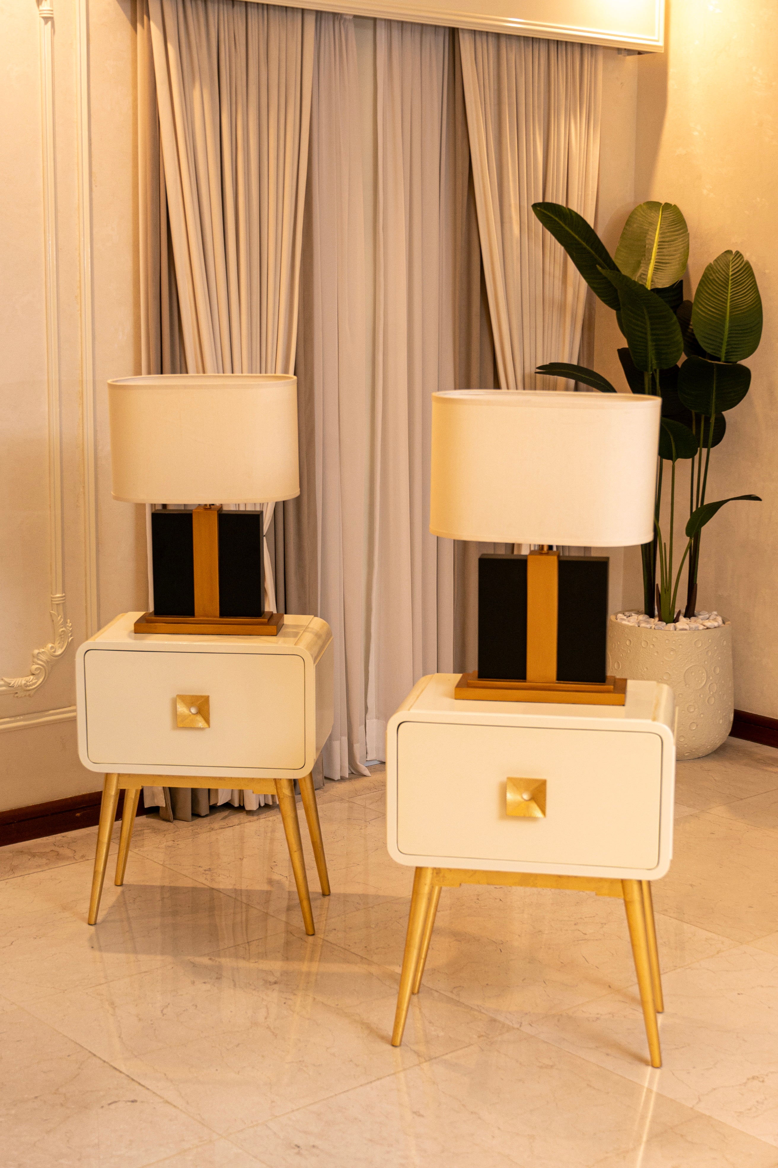 Eclipse Glow Trendy Resin Table Lamp