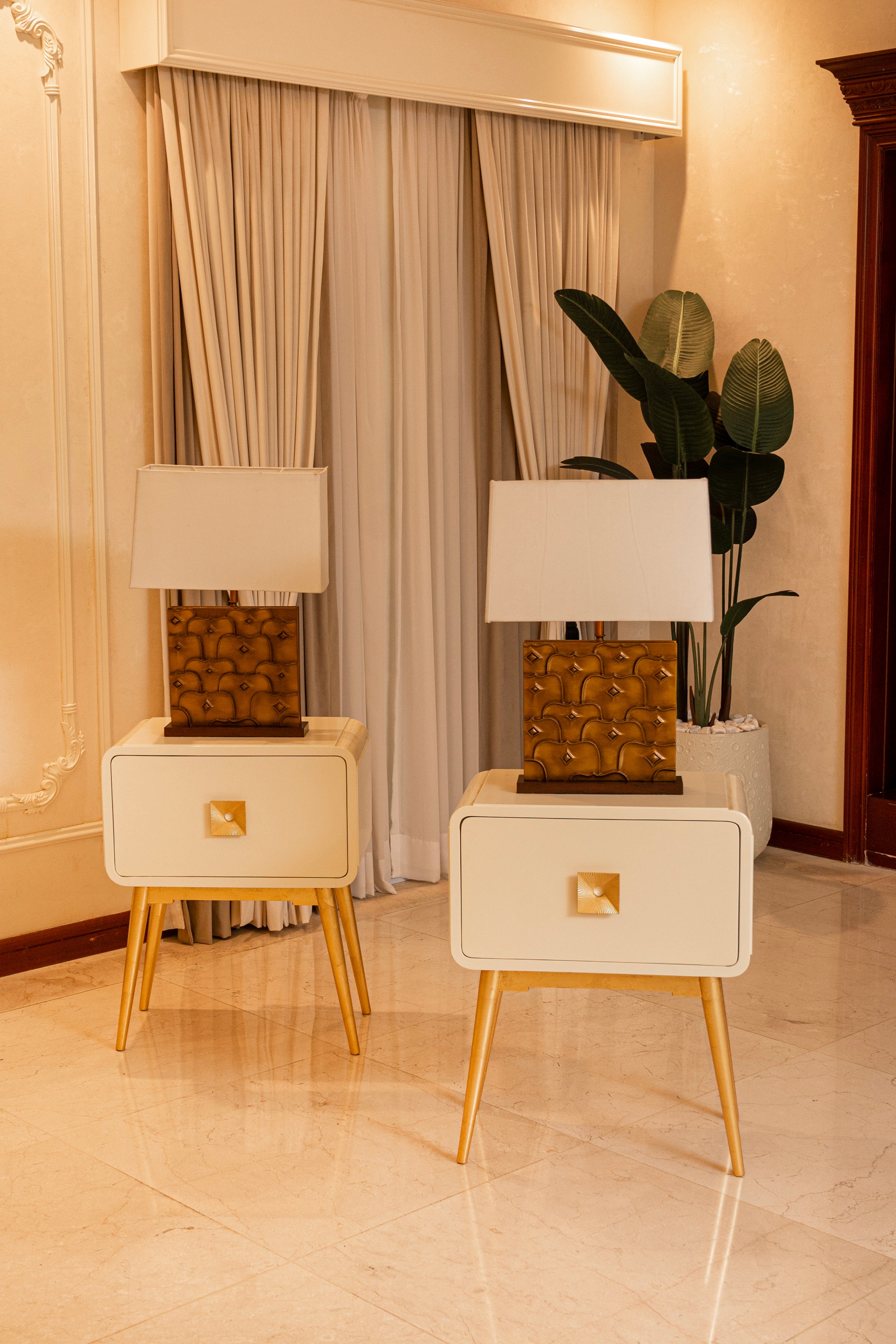 Golden Mosaic Trendy Resin Table Lamp